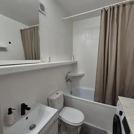 New, Modern And Cozy 2 Bedroom With Balcony Apartman *